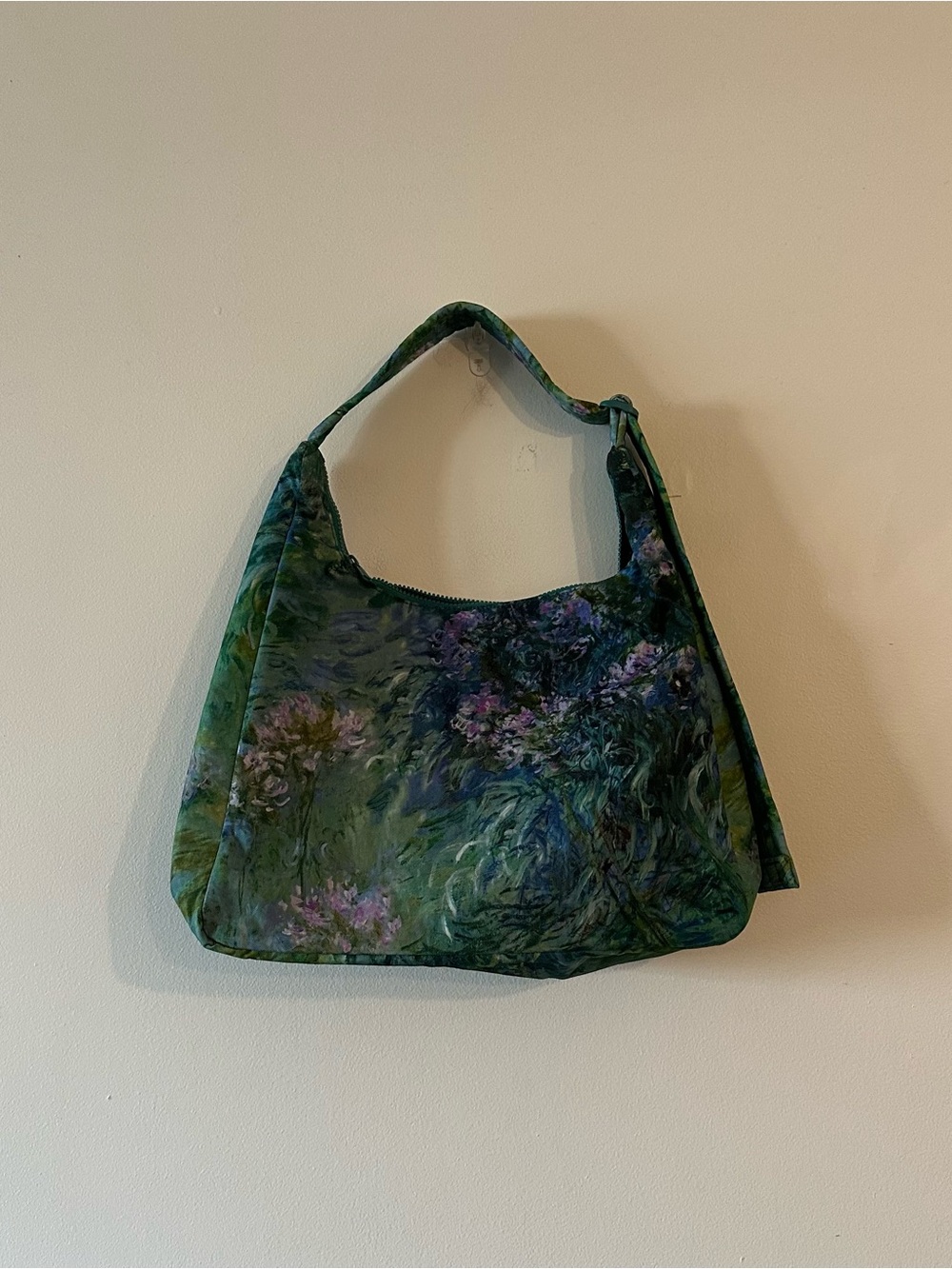 NEW Baggu MoMA Nylon Shoulder Bag in Agapanthus Claude Monet

New with tags, no